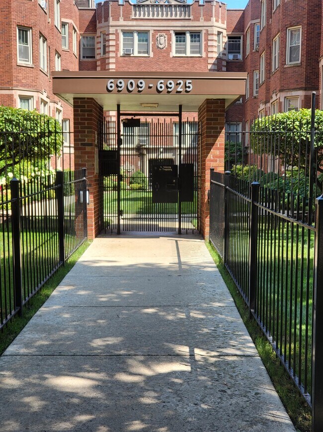 Photo - 6934 S Crandon Ave Unit 3W-6934