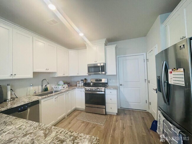 Photo - 905 Greenland Square