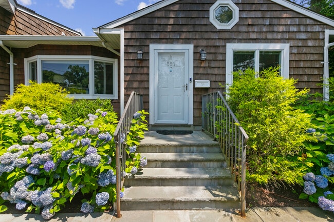 Photo - 691 Wilmot Rd