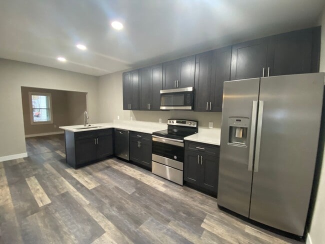 Photo - Beautifully remodeled 2 bed 1 bath unit in...