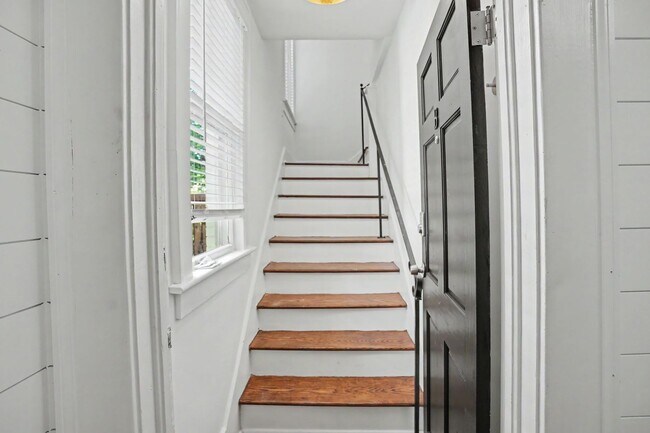 620 E 48th St Unit 620 E 48th st unit B