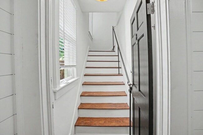 Photo - 620 E 48th St Unit 620 E 48th st B