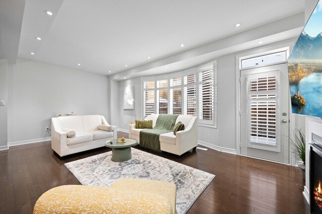 Building Photo - 5 Humberstone Cres Unit SI ID1504449P