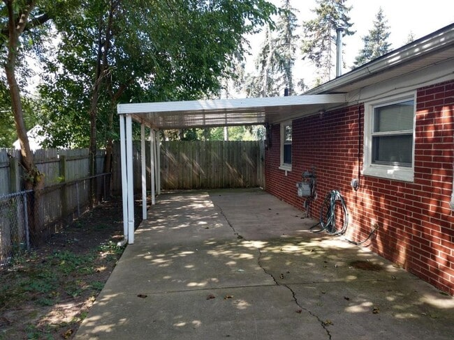 Photo - 881 Allen Rd