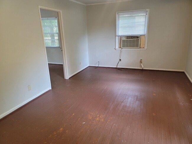 2833 Wesley Dr