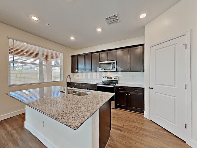 Photo - 5921 W Larkspur Dr