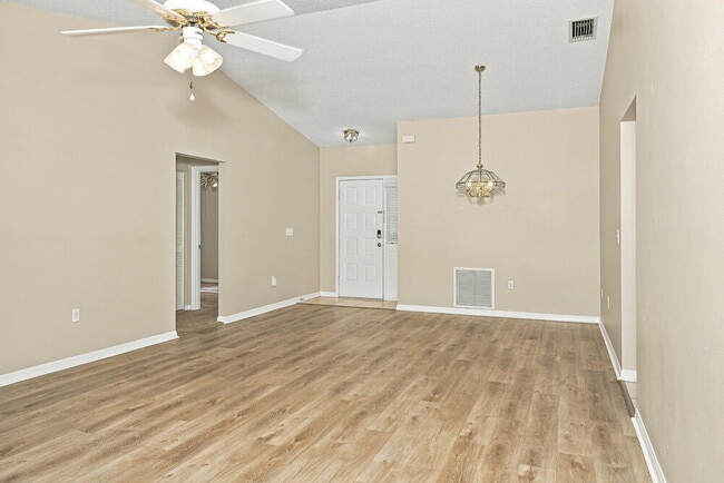1205 Oak Trace Dr