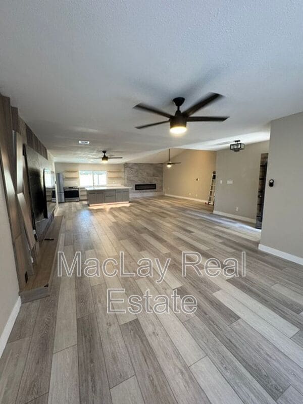 4634 W Wagoner Rd