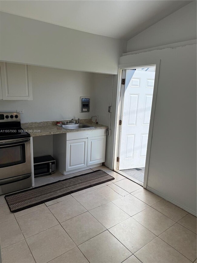 Photo - 6390 Rodman St