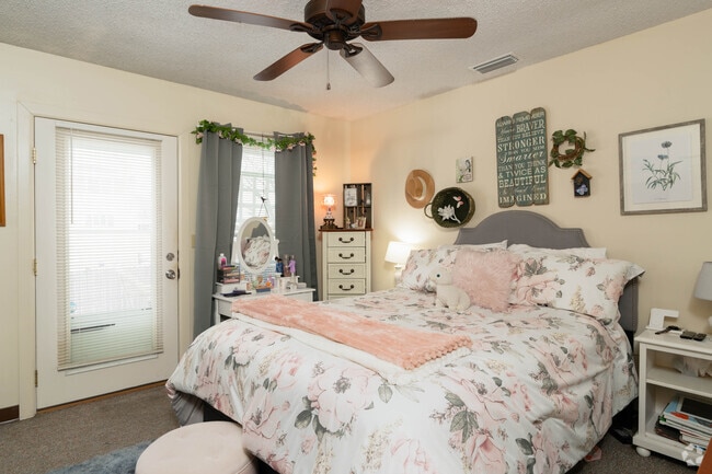 1BR, 1BA - Primary Bedroom