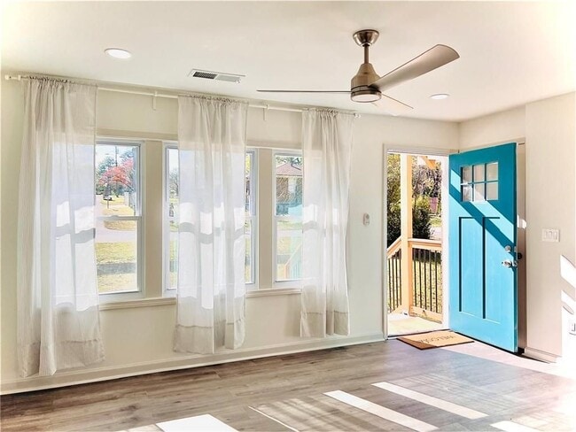 Photo - 1122 Elaine Dr