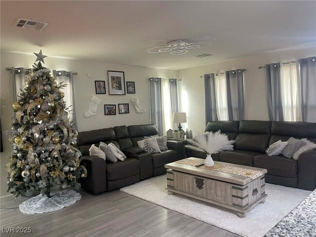 Photo - 5045 Bloodhound St