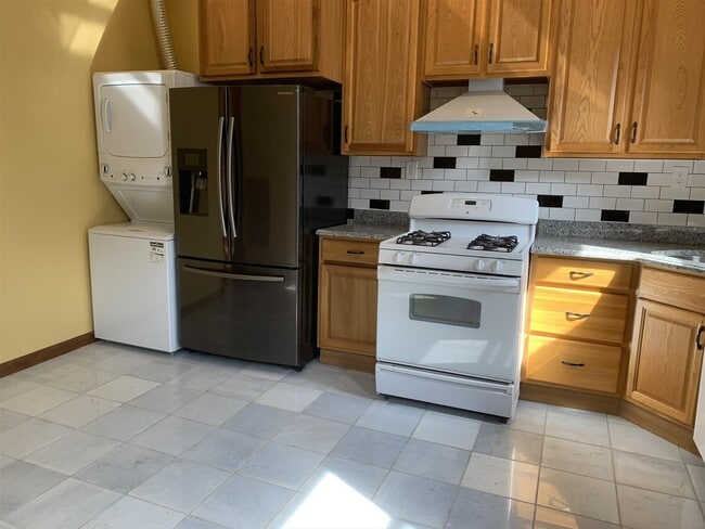 Photo - 651 Newark Ave Unidad 1