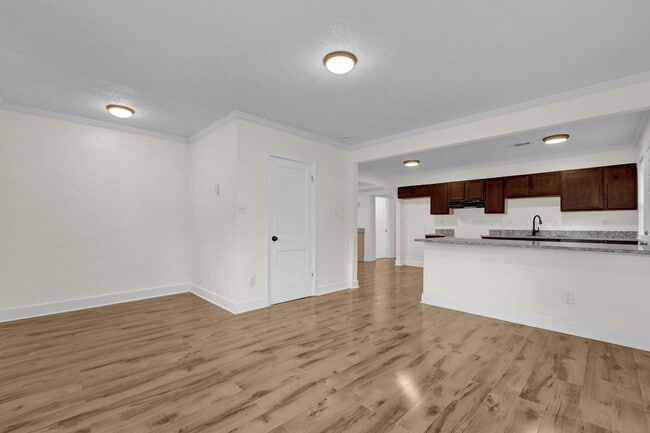 Photo - Recently Renovated Brick Home Located Minutes away from Memphis International Airport!