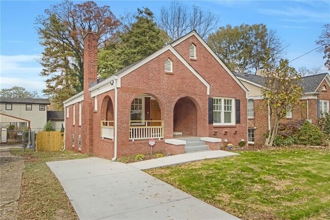 Photo - 1129 Larosa Terrace SW