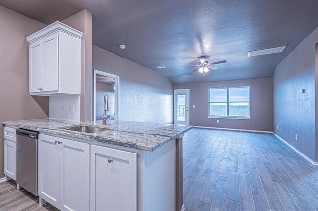 Photo - 1620 Highland Loop