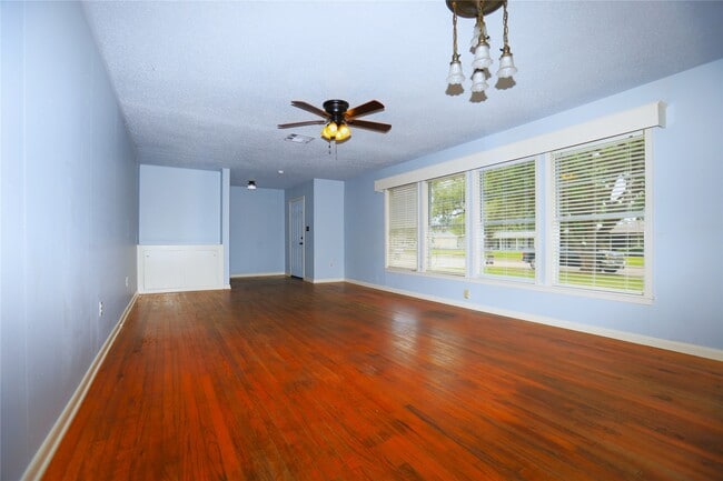 Photo - 609 Magnolia St