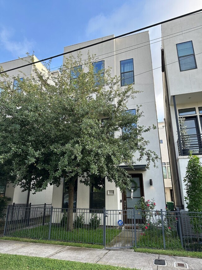 Photo - 1702 Alamo St