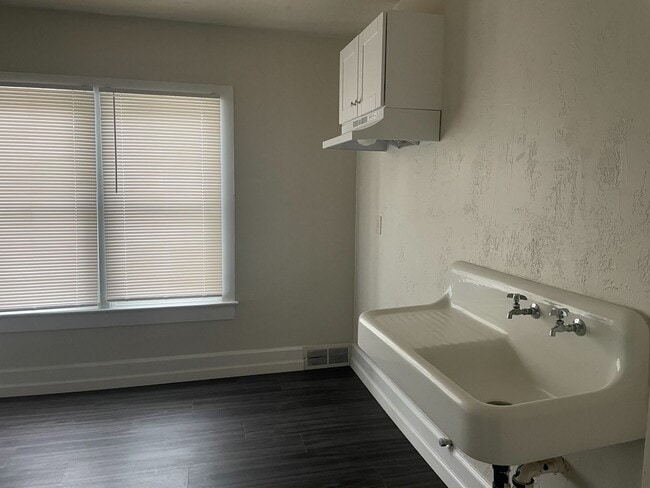 Photo - 875 Shawano Ave