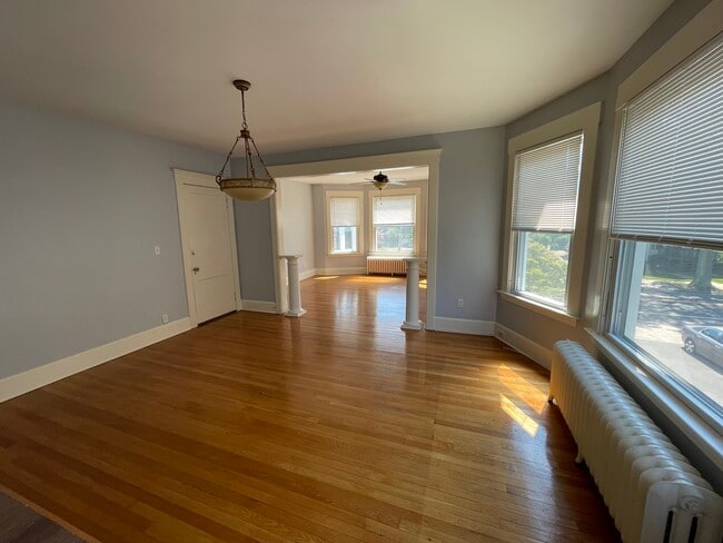 Building Photo - 552 Townsend Ave Unit 2nd Floor Rental