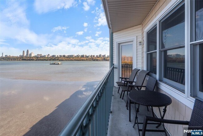 Photo - 302 The Promenade