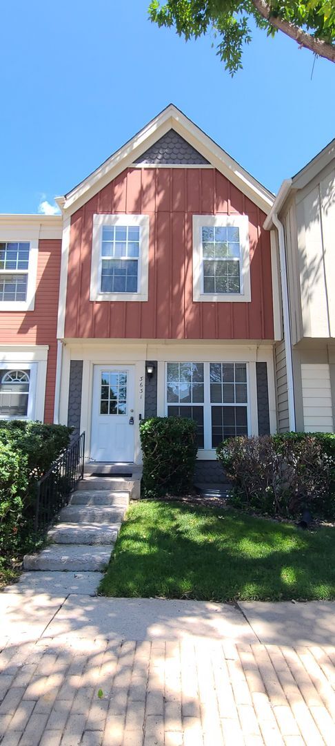 Building Photo - 2 Bedroom Townhome