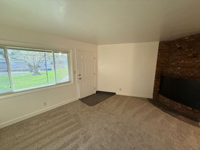 Photo - 273 Kearney St S