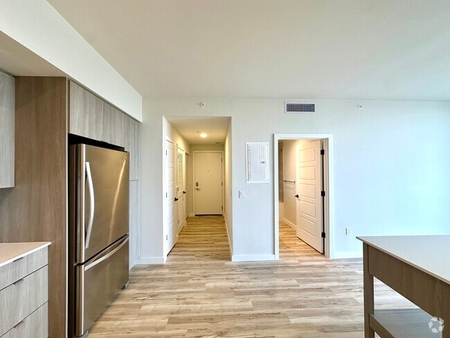 Building Photo - 525 SW 4th Ave Unit S1 Rental