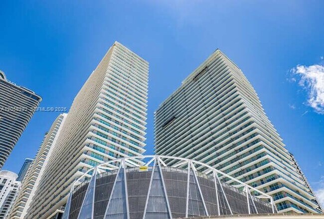 Building Photo - 1111 SW 1st Ave Unit 2723N