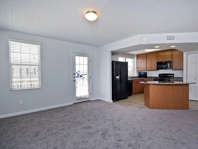 Building Photo - "Charming 2-Bed, 2-Bath Condo Retreat in San Marcos - Spacious 1100 Sq Ft Living!"