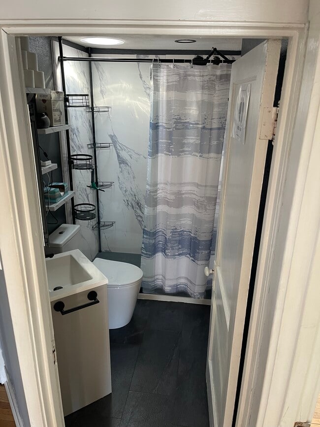 Photo - 721 24th St N