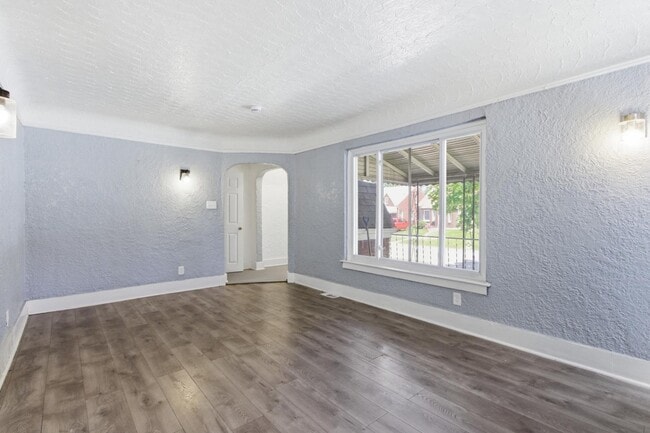 Photo - 15087 Pinehurst St
