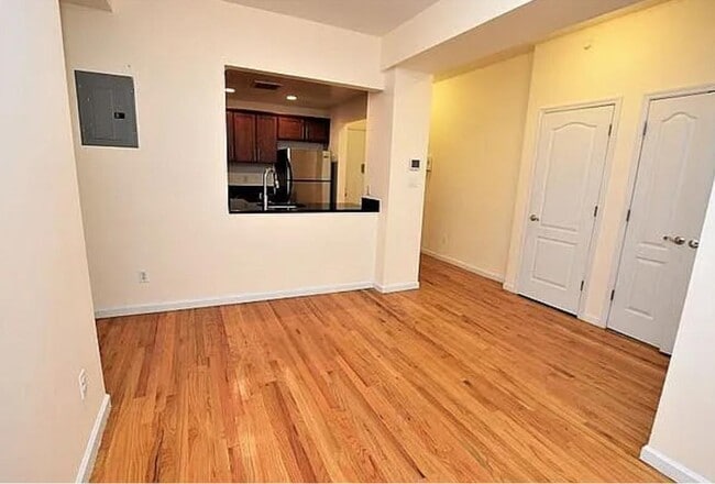 Photo - 41-32 44th St