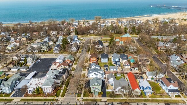 Building Photo - 720 Main St Unit 2