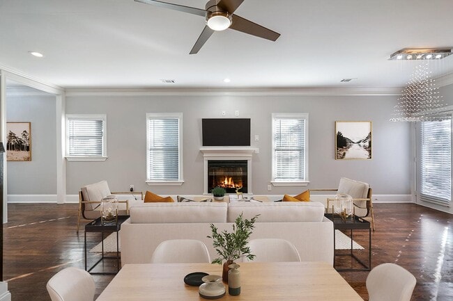 Photo - 229 Woodward Ave SE