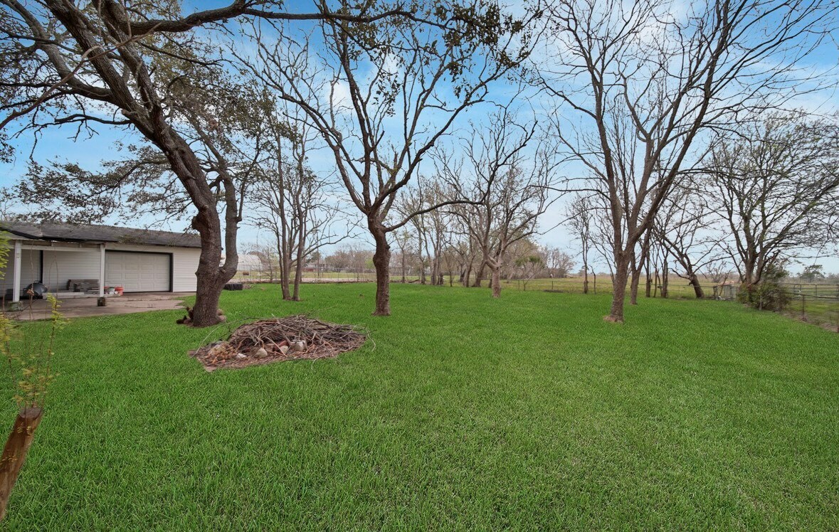 Photo - 1623 Main St