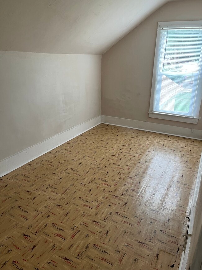 Dormitorio 2 - 200 6th Ave SW