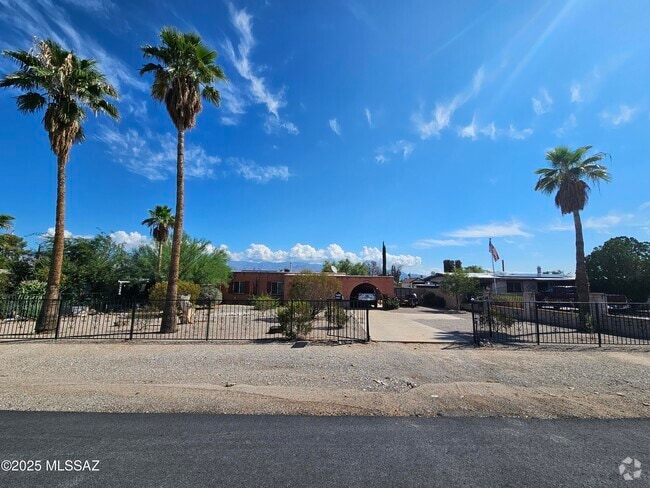 Building Photo - 8933 E Old Spanish Trail Rental
