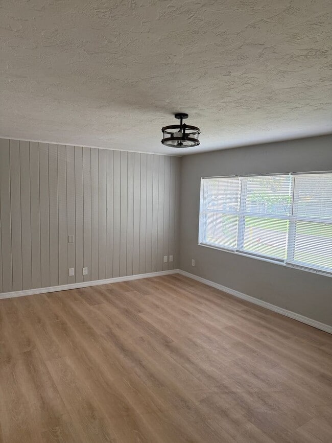 Photo - 1612 15th Ave W