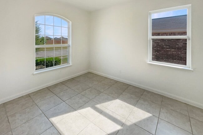 Photo - 163 Kennedy Dr