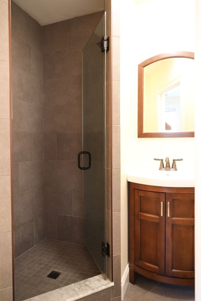 Building Photo - 6-8 Chase Street Unit 6 1/2 Chase Street Rental