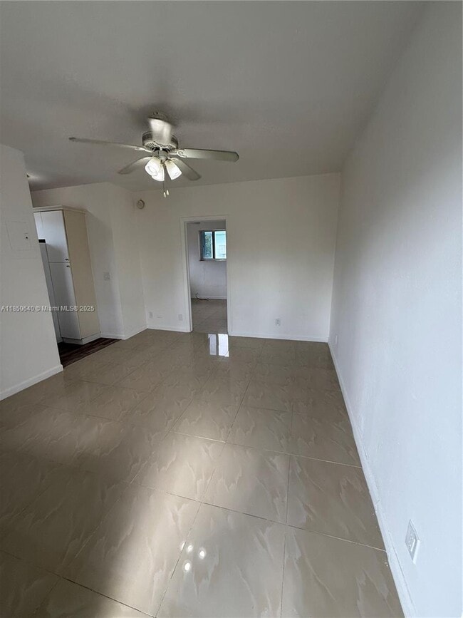 Photo - 469 SW 3rd St Unit 6