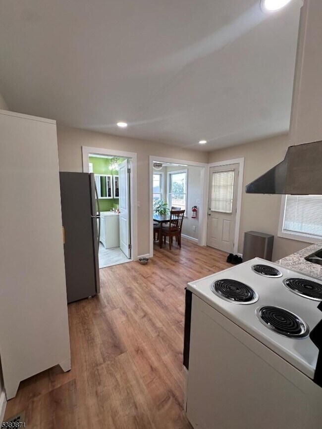 Photo - 240 Chambers St