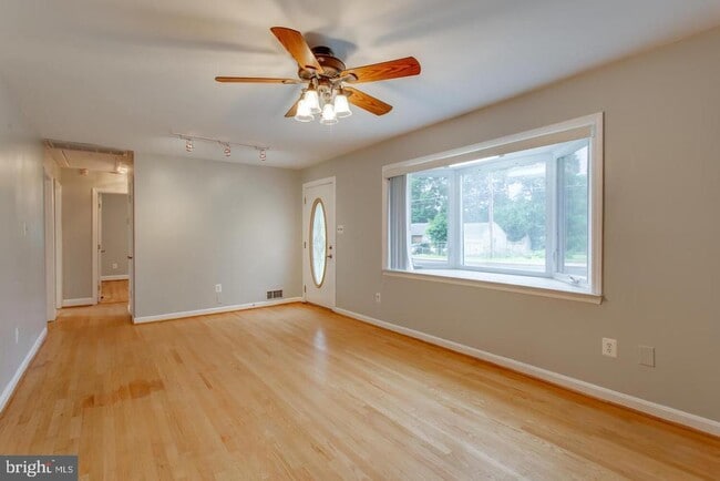 Photo - 5834 Pratt St