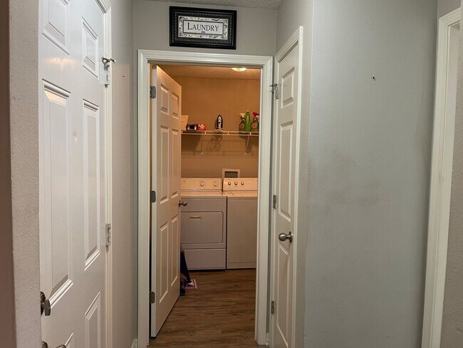 Photo - Spacious & Clean 3/2 in Sweet Gum Village ...