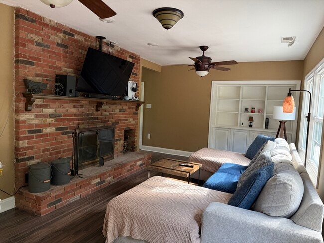 Family Room - 7413 Skyline Dr Unit Single Family House
