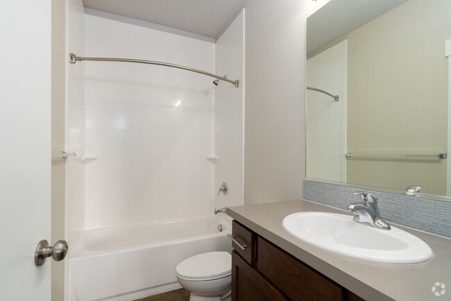 4BR, 2.5BA - 1458SF - Bathroom