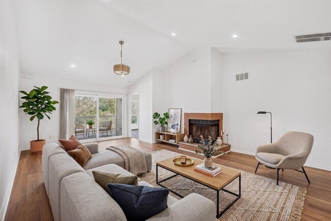 Building Photo - 2450 Wickersham Ln Unit 1008