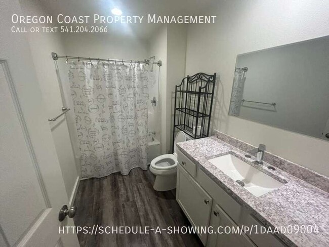 Building Photo - 170 SW Strawberry Ln Unit D