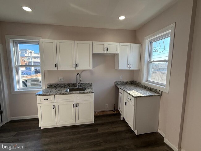 Photo - 2537 E Auburn St